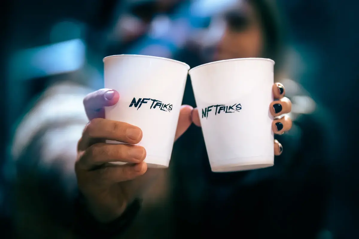 Copos do NFTalks em brinde